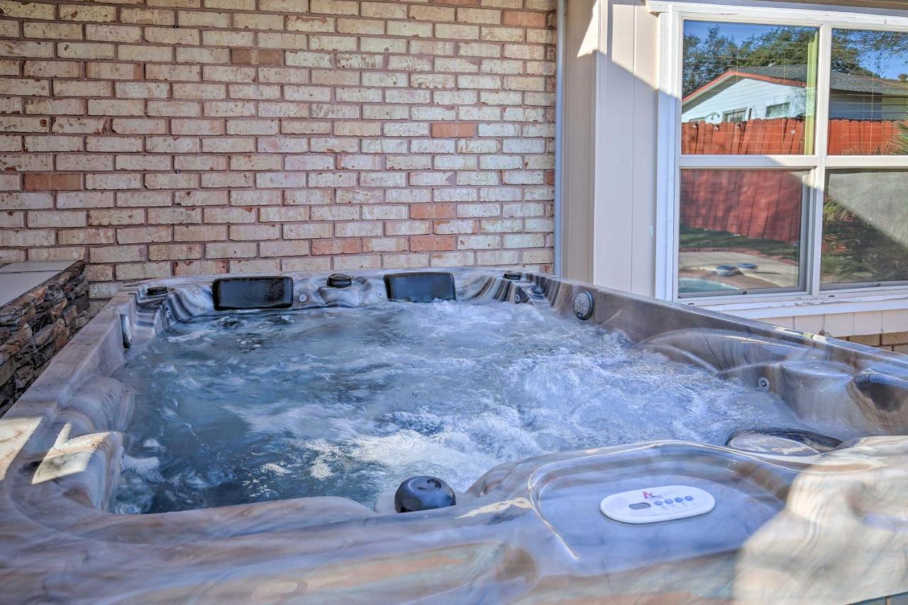 San Antonio Oasis With Hot Tub, Pool And Outdoor Bar! Vila Exterior foto